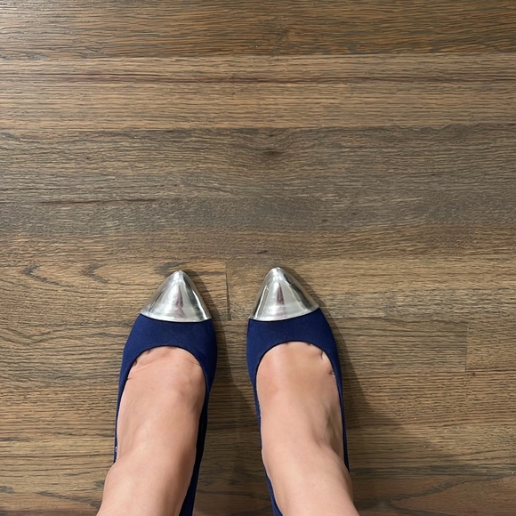 Pointed toe pumps size 7 - Picture 5 of 5